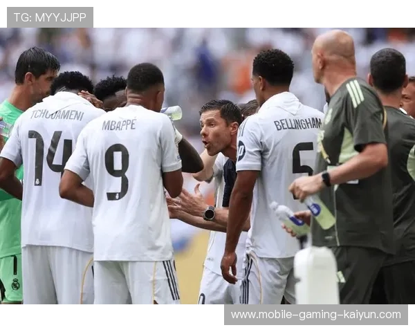 皇马基于中场控制创造机会,楚阿梅尼稳扎稳打