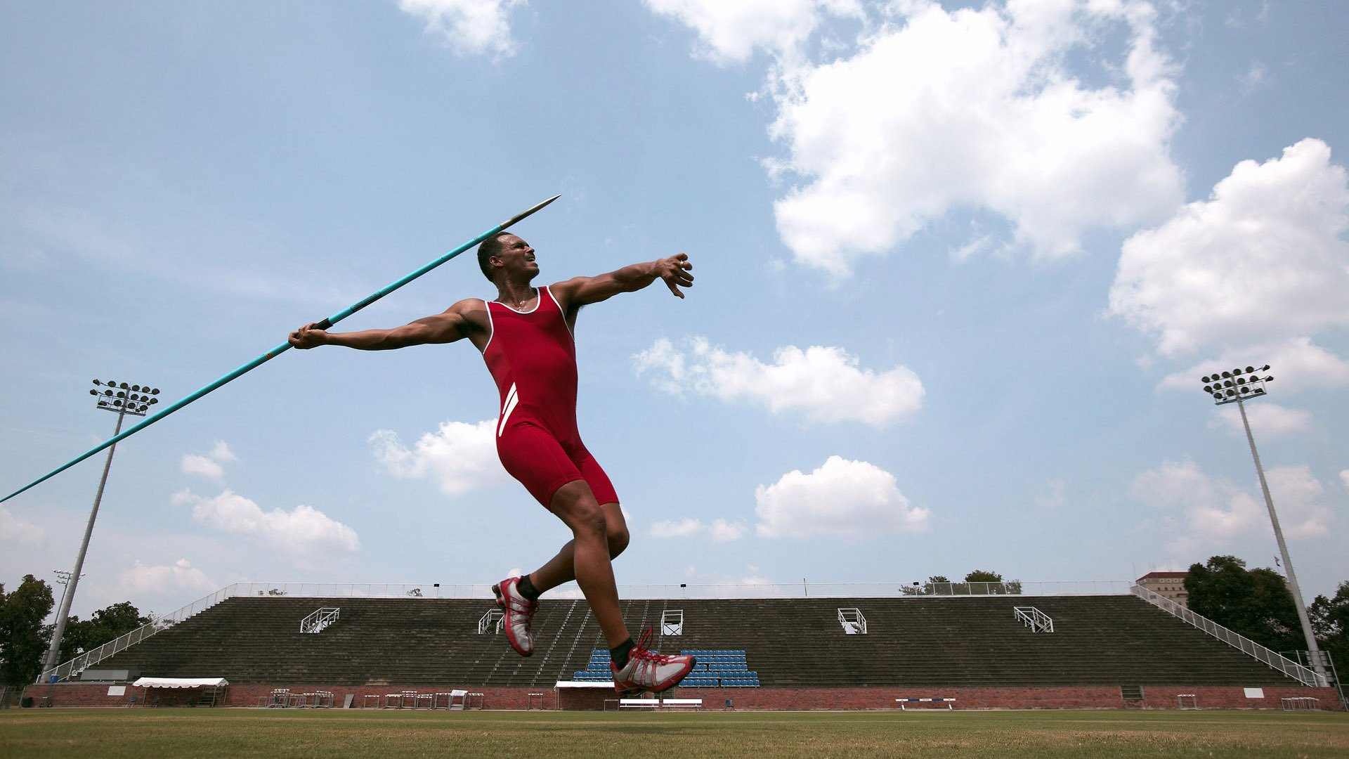 英超门将多次完成关键扑救